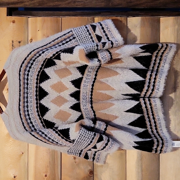 Odiva Boho Sweater - Picture 4 of 4
